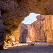 marque geographique_Natural bridge, Death Valley, CA, USA